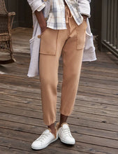 Load image into Gallery viewer, F&E Eamon Jogger Sweatpant in Camel