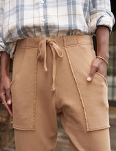 Load image into Gallery viewer, F&E Eamon Jogger Sweatpant in Camel