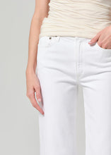 Load image into Gallery viewer, AGOLDE Harper Crop Jean in Sour Cream