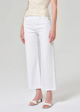 Load image into Gallery viewer, AGOLDE Harper Crop Jean in Sour Cream