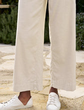 Load image into Gallery viewer, F&amp;E Wexford Wide-Leg Linen Pant in Cement
