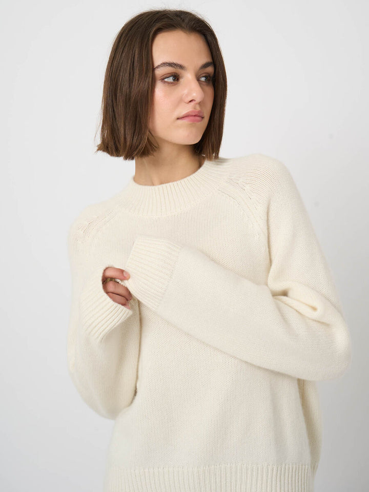 Repeat Chunky Cashmere Sweater with Asymmetric Hem Cream