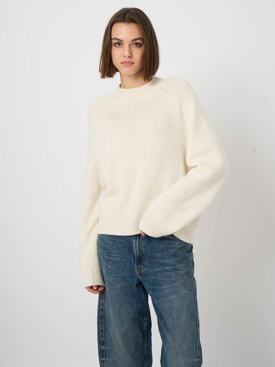 Repeat Chunky Cashmere Sweater with Asymmetric Hem Cream