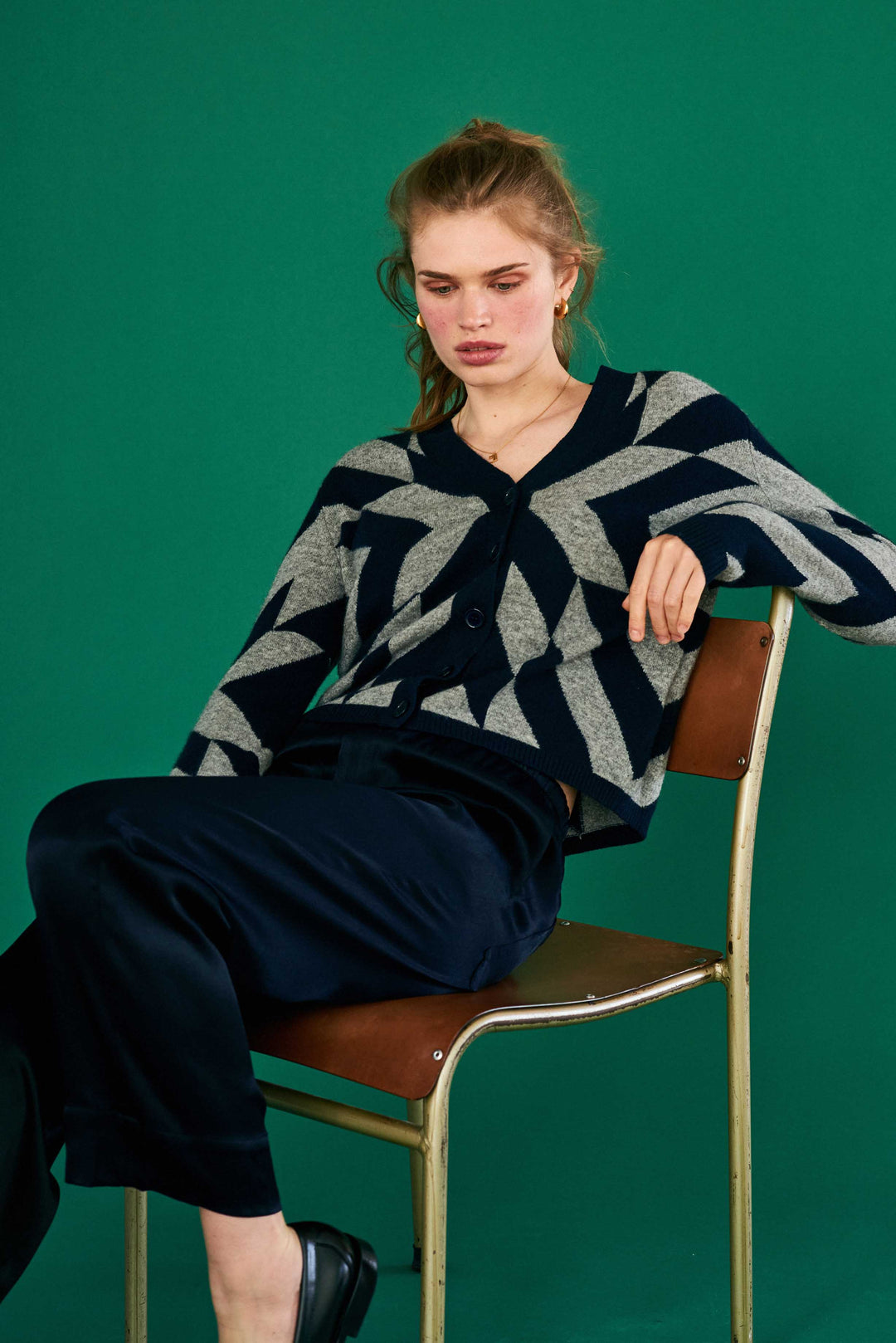 Jumper 1234 Cashmere Dazzle Cardigan in Navy and Mid Grey