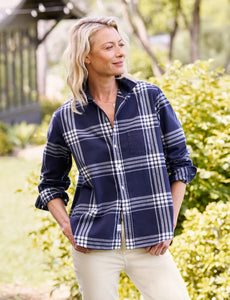 Eileen Relaxed Linen Button-Up in Navy/White Plaid