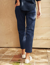 Load image into Gallery viewer, Italian Chino Pant in Navy
