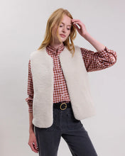 Load image into Gallery viewer, Hartford Women&#39;s Off-White Venice Sherpa Vest
