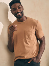 Load image into Gallery viewer, Faherty Men&#39;s Sunwashed Pocket Tee in Walnut
