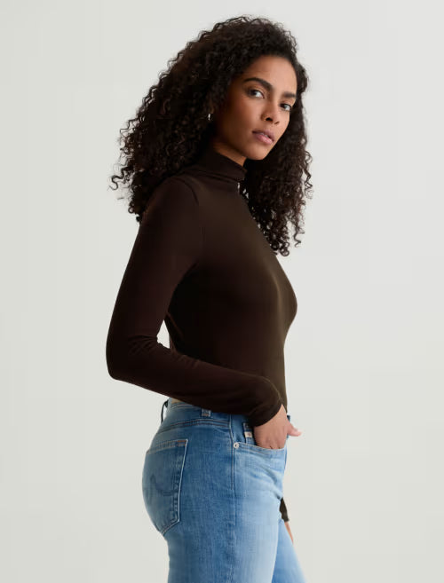 Ag Chels Slim Turtleneck In Coffee Bean