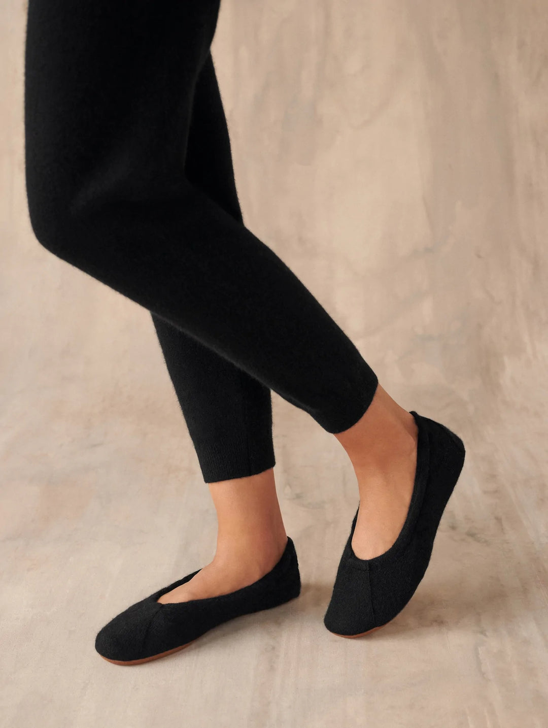 White + Warren Cashmere Ballet Slipper In Black